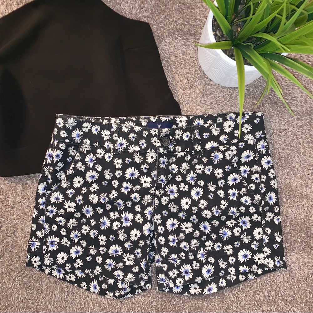 BRAND NEW AMERICAN EAGLE Floral Shorts 0